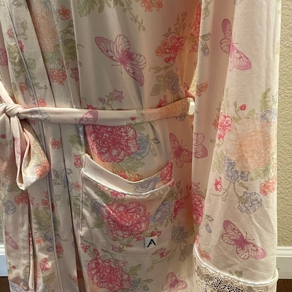 Aerosols Floral Short Robe - Picture 3 of 8